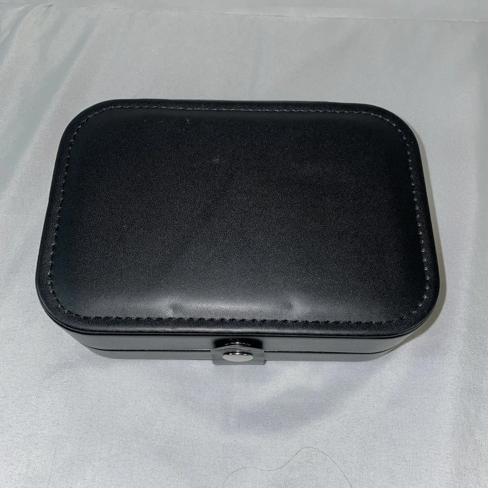 The Unbranded Brand compact black